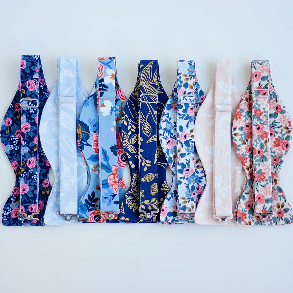 Men's Freestyle Self-Tie Bow Tie / Rosa In Navy